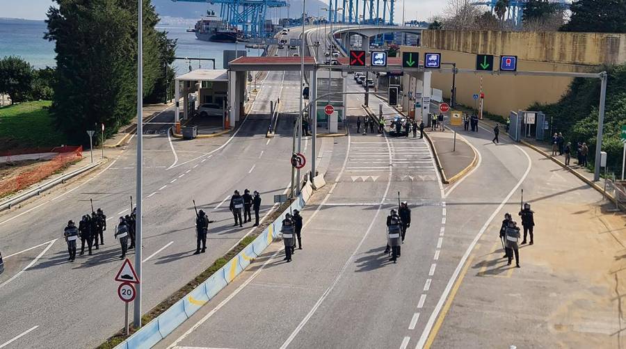 Los puertos de Algeciras y Valencia operan con normalidad pese a las protestas de los agricultores