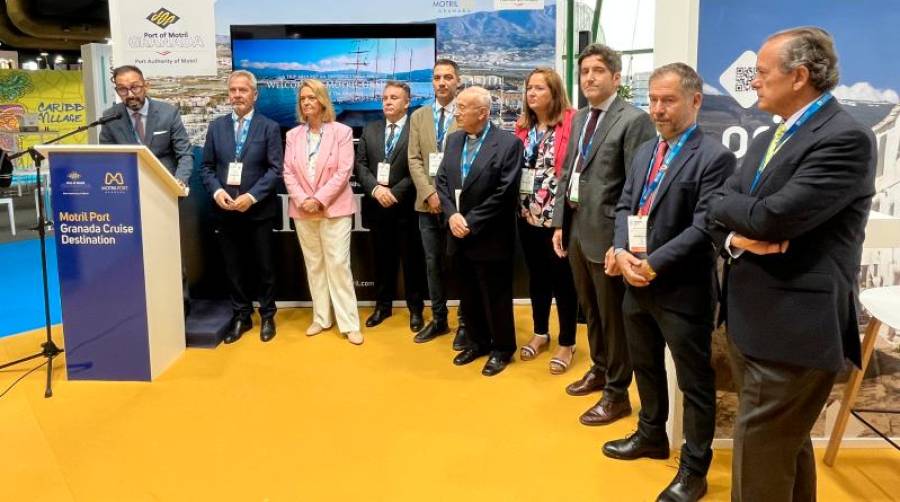 La imagen de unidad se pudo visualizar ayer con motivo del acto de inauguración del stand del Puerto de Motril en la feria y en el que han estado presentes los Ayuntamientos de Motril y Granada, la Mancomunidad de Municipios de la Costa Tropical, Diputación Provincial de Granada, Junta de Andalucía, a través del Patronato de la Alhambra y el Generalife y Sierra Nevada y el Arzobispado de Granada.