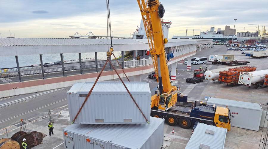 El OPS, que servirá a dos puntos de atraque de ferris de la terminal, tiene una potencia inicial de 4 MVA, ampliable hasta 6,5 MVA.