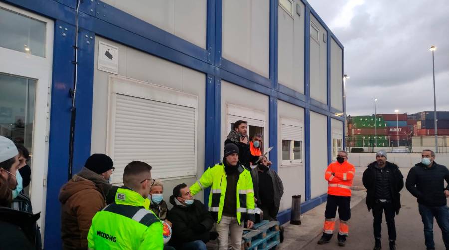 Asamblea de trabajadores de Amarres de Barcelona celebrada esta tarde.