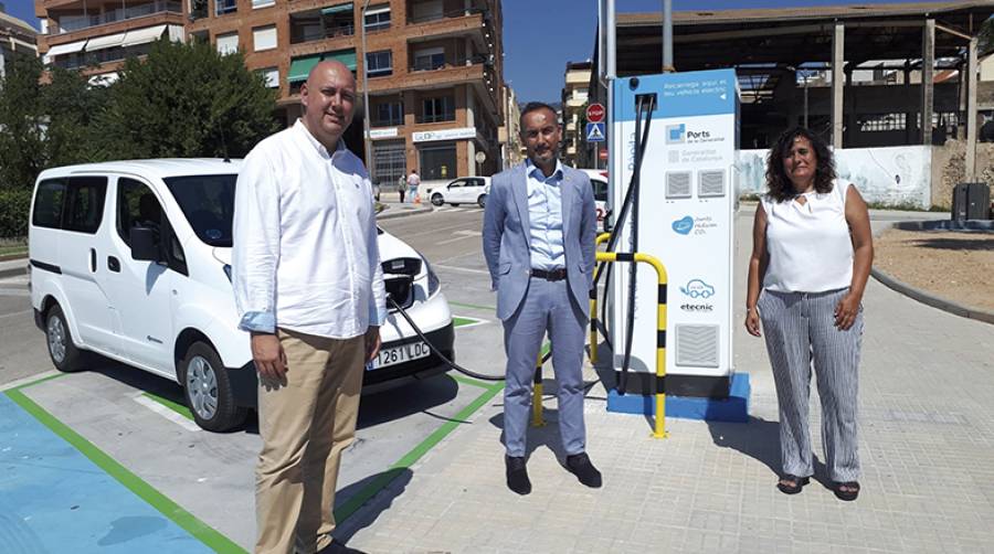 Jos&eacute; Caparr&oacute;s, alcalde de San Carlos de la R&aacute;pita; Joan Pere G&oacute;mez, director general de Ports de la Generalitat, y Lidia Pino, la directora de los servicios territoriales de Territorio y Sostenibilidad en les Terres de l&#039;Ebre.