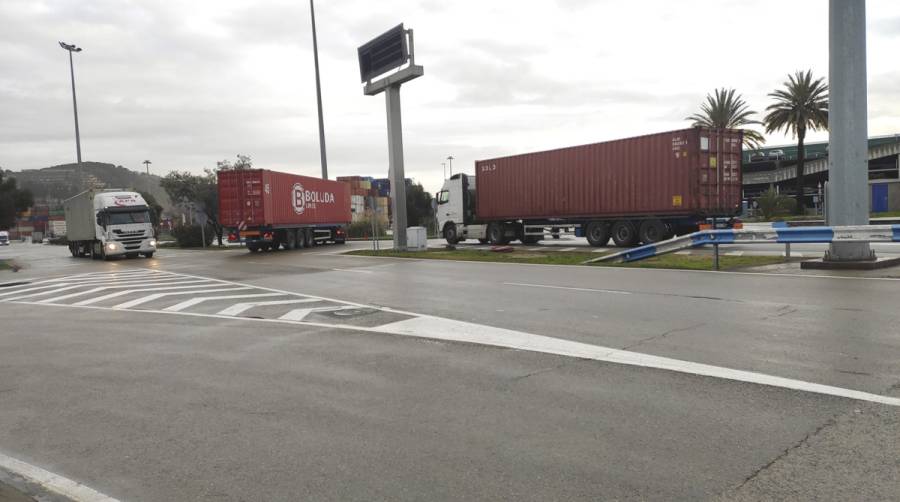 Los transportistas lamentan las colas que se generaron en las instalaciones portuarias tras el temporal. Foto L.E.