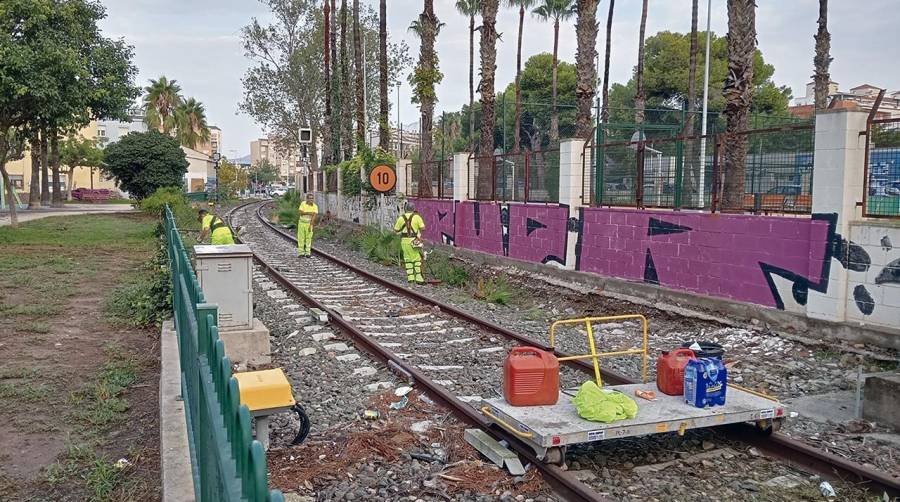 PortCastelló refuerza la limpieza de las vías entre el Serradal y el apeadero de Las Palmas