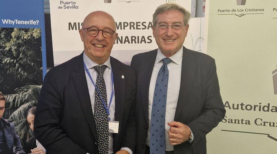 Pedro Suárez, presidente de la Autoridad Portuaria de Santa Cruz de Tenerife junto a Rafael Carmona, presidente de la Autoridad Portuaria de Sevilla.