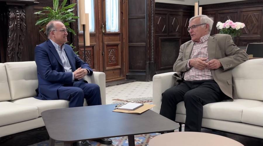 Joan Calabuig, presidente de la APV; y Joan Ribó, alcalde de Valencia, durante la reunión mantenida ayer.