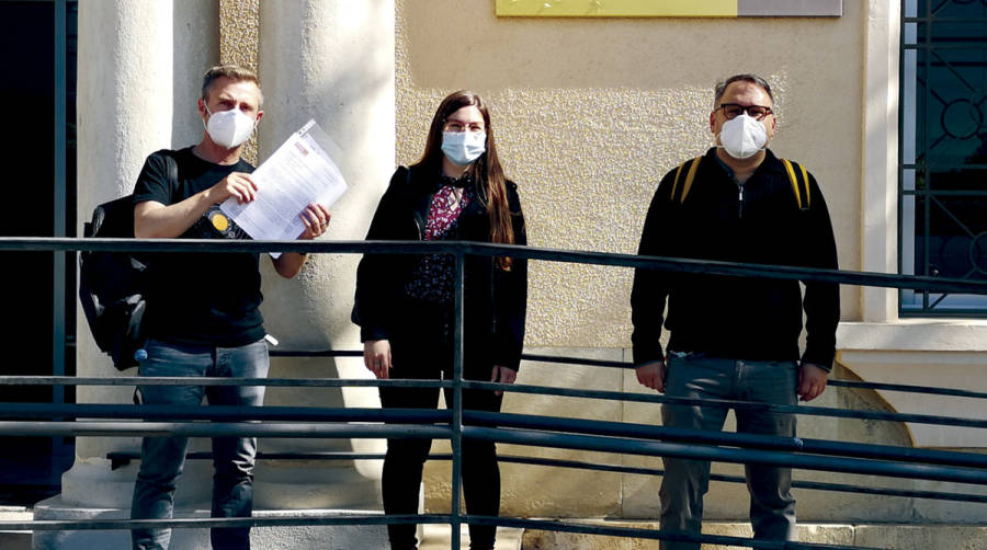 Representantes de CCOO tras su reuni&oacute;n con Sanidad Exterior.