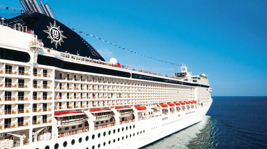 El crucero &quot;MSC M&uacute;sica&quot; escala en el Puerto de C&aacute;diz