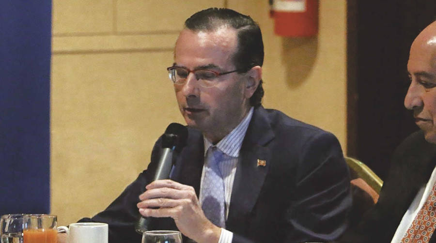 Arola traslada al nuevo jefe de la Aduana de M&eacute;xico la relevancia de la formaci&oacute;n en el sector