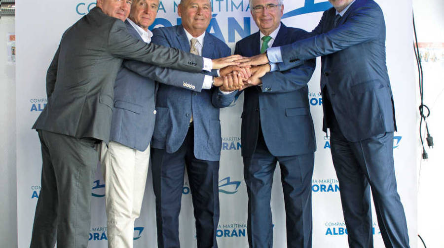 Desde la izquierda, el presidente de la Autoridad Portuaria de Melilla, Miguel Mar&iacute;n; el presidente del Puerto de M&aacute;laga, Paulino Plata; el de Mar&iacute;tima Peregar, Joaqu&iacute;n P&eacute;rez-Mu&ntilde;oz Prados; el presidente de la Ciudad de Melilla, Juan Jos&eacute; Imbroda; y el presidente de Bale&agrave;ria, Adolfo Utor.