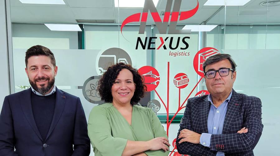 Tomás Fernández, responsable de operaciones de transporte Aéreo, Marítimo y terrestre de NEXUS Logistcis; Angélica Nodal, directora de Foro MADCargo; y Javier Alías, country manager de NEXUS Logistics.