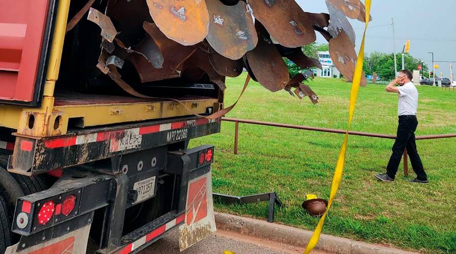 Altius transporta una escultura de Casto Solano desde Vitoria hasta Oklahoma