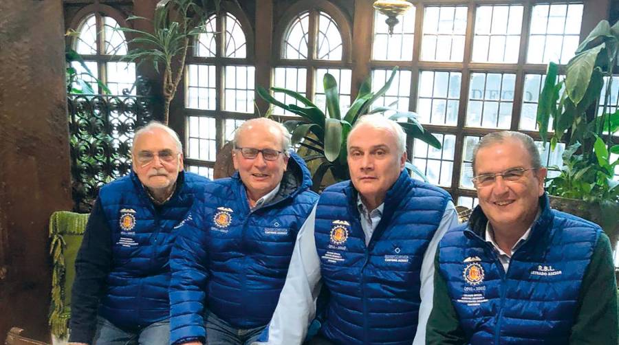 Junta de Gobierno del Colegio Oficial de Agentes de Aduanas y Representantes Aduaneros de Cantabria. Desde la izquierda: José Manuel Trueba, tesorero; Ignacio San Millán, delegado de Burgos; Félix López, presidente; Rafael Bustamante, letrado-asesor. Ausente: Manuel Díez, secretario.