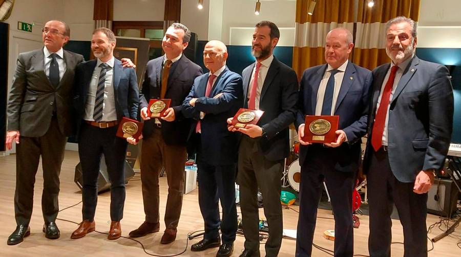 Las jornadas fueron clausuradas por el secretario general de Transportes Aéreos y Marítimos, Benito Núñez; el director general de Marina Mercante, Gustavo Santana, y el presidente de la Autoridad Portuaria de Bilbao Ricardo Barkala.