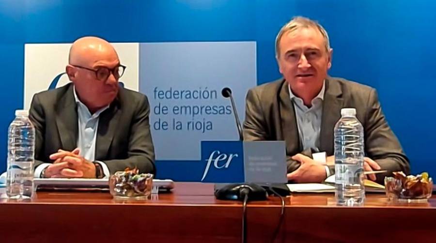 Jaime García-Calzada, presidente de FER (izquierda), y Luis Puzo, representante del Puerto de Barcelona en Aragón, Navarra y La Rioja.