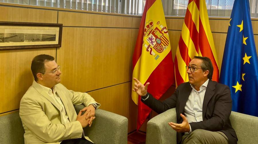 El presidente de Xarxatec, José Bort junto al presidente de la Autoridad Portuaria de Castellón, Rubén Ibáñez.