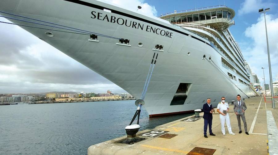 El buque “Seabourn Encore” ha hecho su primera escala en el Puerto de Las Palmas.