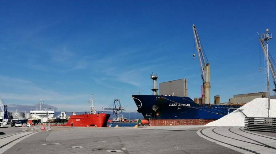 El Puerto de Vilagarc&iacute;a bati&oacute; en septiembre su r&eacute;cord de movimiento de mercanc&iacute;as en un mes.