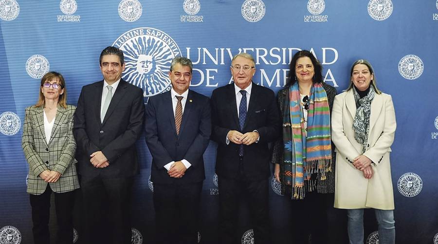 El Puerto de Almer&iacute;a conf&iacute;a de nuevo en la Universidad de Almer&iacute;a para la vigilancia ambiental