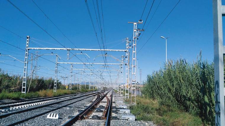 La Asociación Valenciana de Empresarios reconoce que la infraestructura avanza pero está lejos de la puesta en marcha en su totalidad.