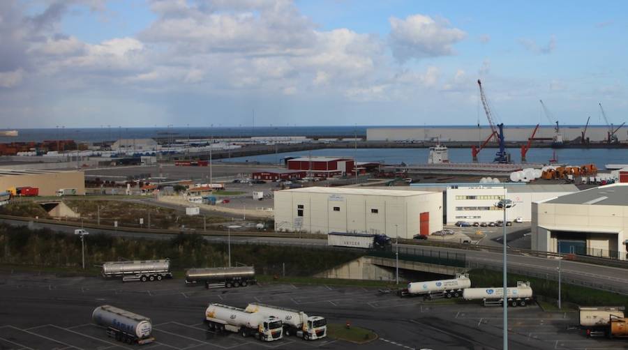 El objetivo del proyecto es&nbsp;aliviar la congesti&oacute;n de tr&aacute;fico en el control de acceso del Puerto de Bilbao por el Kalero. Foto J.P.