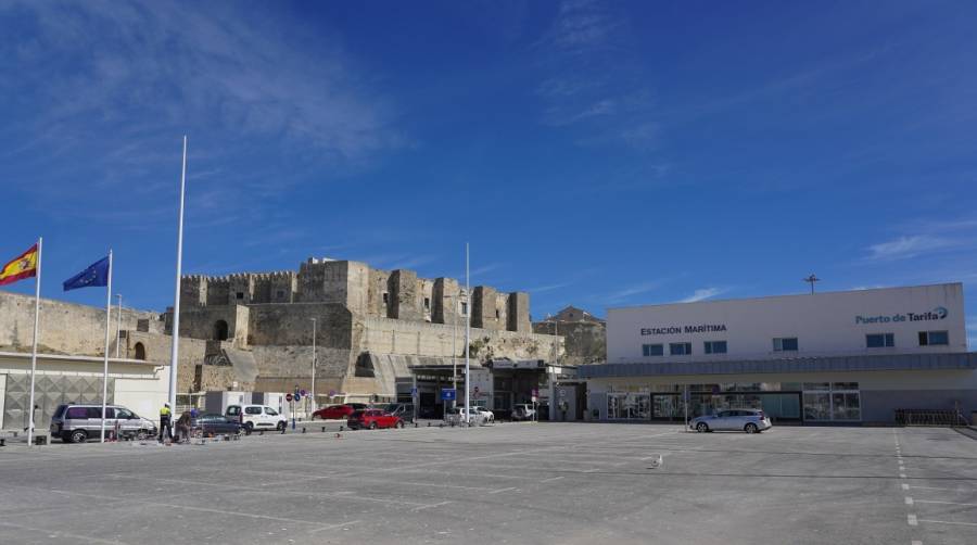 La APBA est&aacute; finalizando la renovaci&oacute;n de la iluminaci&oacute;n exterior del muelle comercial del Puerto de Tarifa para dotarlo de un alumbrado basado en nuevas tecnolog&iacute;as.