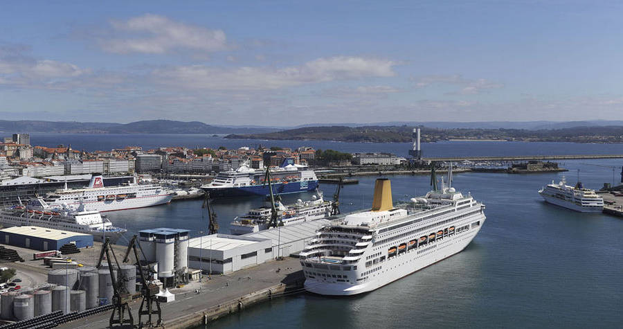 A Coru&ntilde;a muestra su potencial para el tr&aacute;fico de cruceros con la escala simult&aacute;nea de seis buques