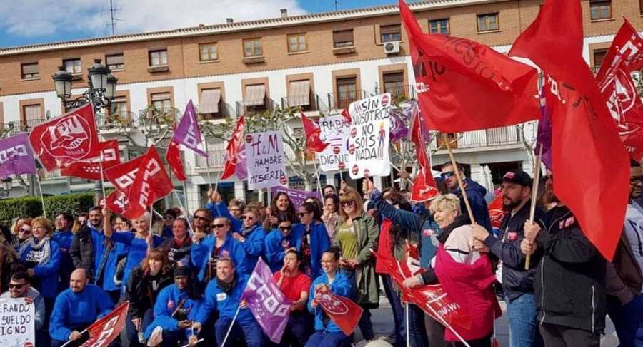 Los trabajadores se reunieron ayer en una concentraci&oacute;n informativa en la Plaza de Torrej&oacute;n de Ardoz.