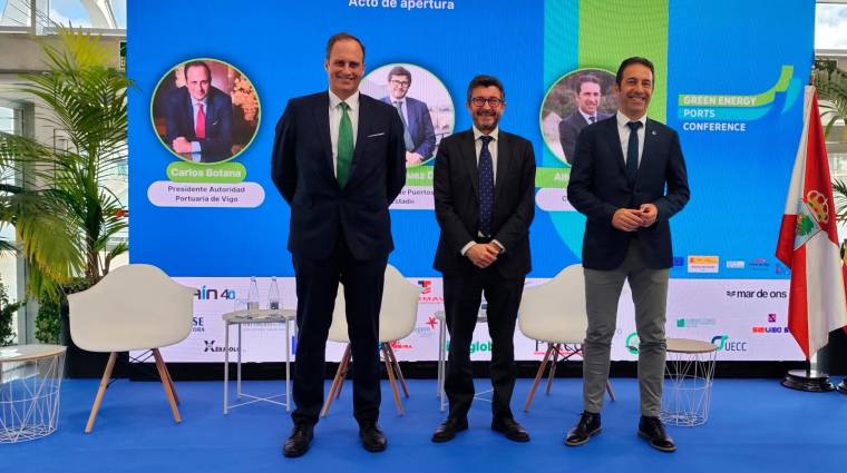 Green Energy Ports Conference ha sido inaugurada por el conselleiro do Mar, Alfonso Villares (derecha); el presidente de Puertos del Estado, Álvaro Rodríguez Dapena (centro), y el presidente de la AP de VIgo, Carlos Botana.