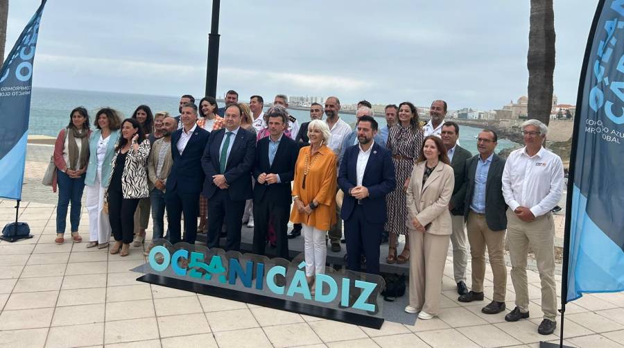 Representantes de las instituciones que participan en la creación de Oceanicadiz.