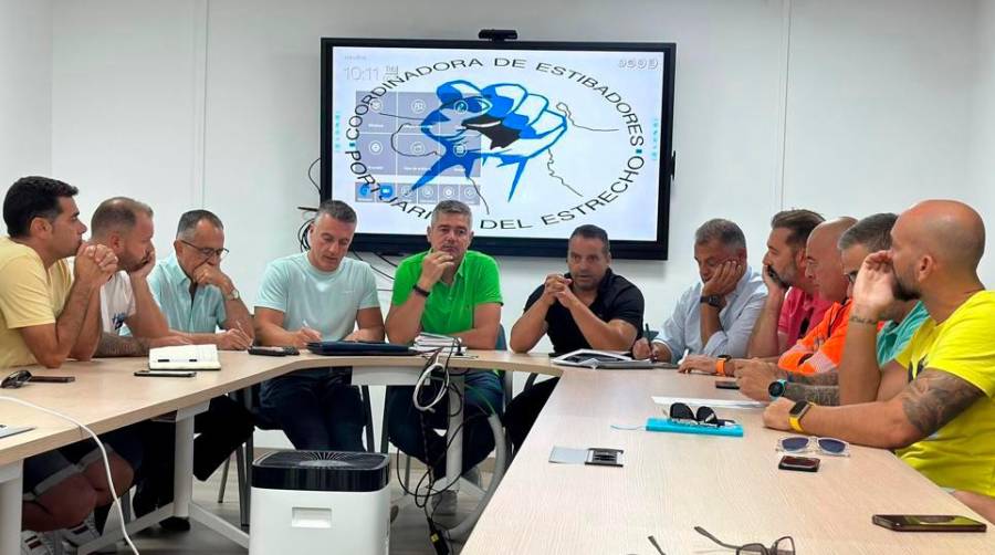 Antolín Goya ha mantenido una reunión con los miembros del comité de empresa de estiba del Puerto de Algeciras.