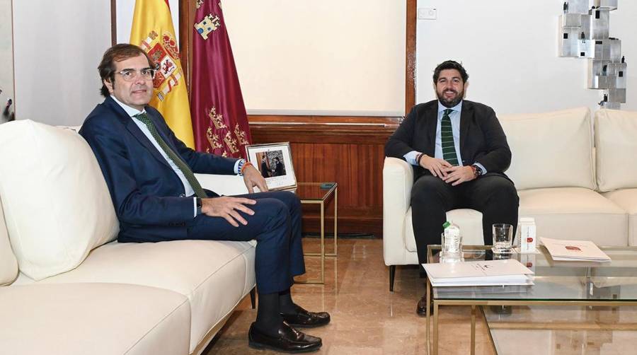 Pedro Pablo Hernández, presidente de la Autoridad Portuaria de Cartagena; y Fernando López Miras, presidente de la Región de Murcia.